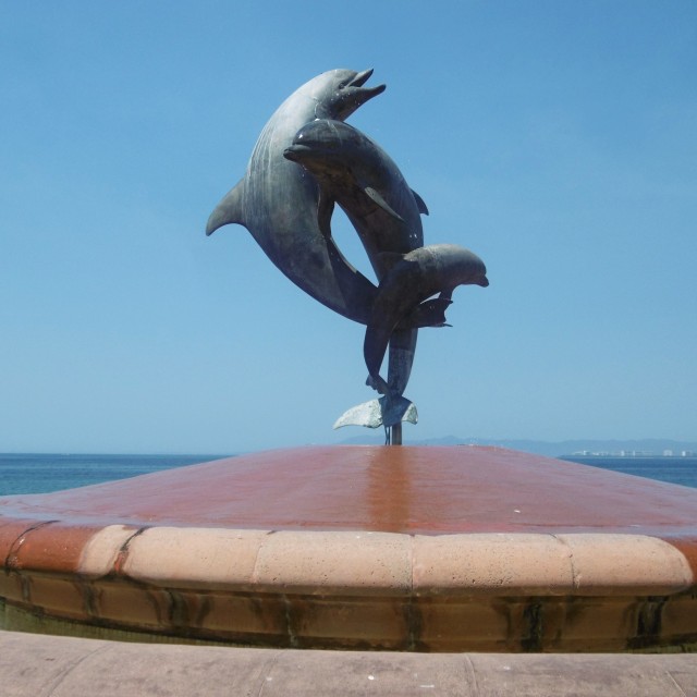 Dancing Dolphins, "Frienship Fountain",by James "Bud" Bottoms & Octavio Gonzalez, 1987